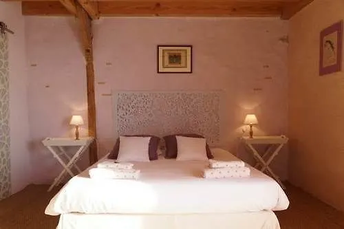 Bout De Cote Bed and Breakfast Lacam-dʼOurcet Frankrike