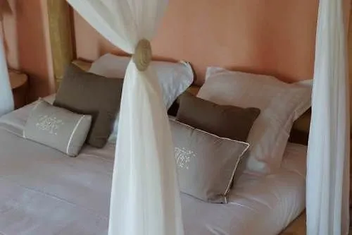 Bout De Cote Bed and Breakfast Lacam-dʼOurcet 3*,  Frankrike